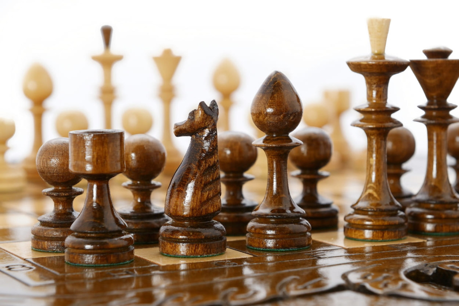 Шахматы + нарды резные "Шахматная история" 50, Harutyunyan купить в Казани