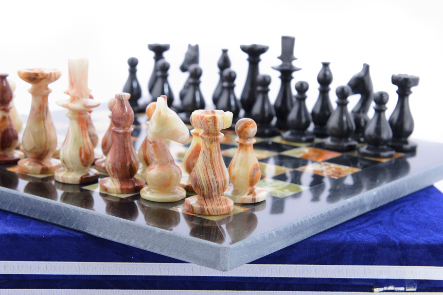 Шахматы из камня "Грация" темный мрамор и оникс 30 купить в Казани
