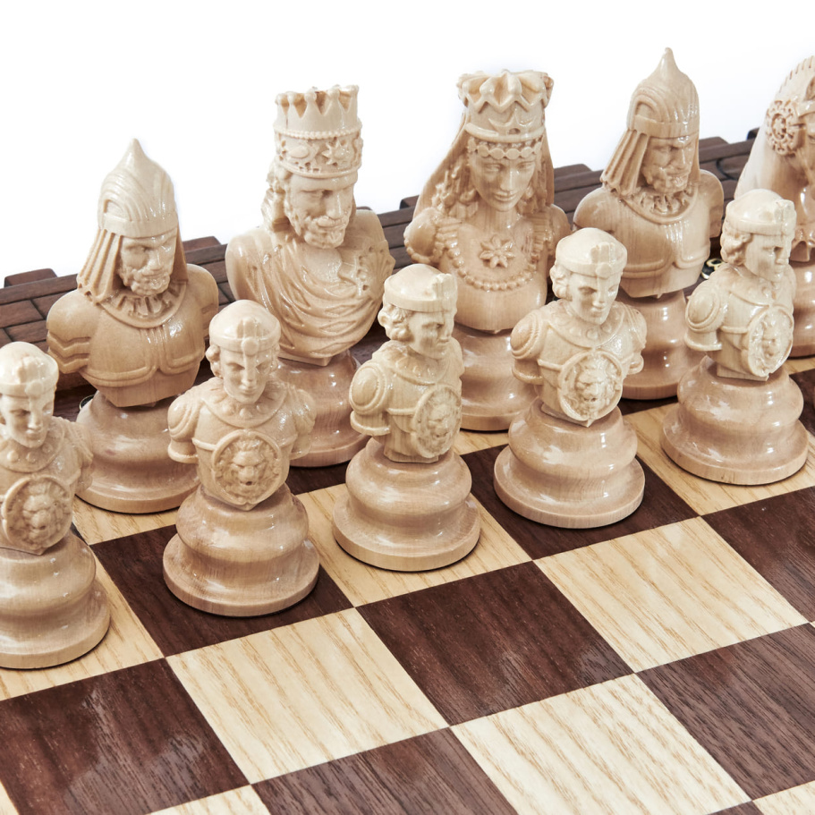 Шахматы резные в ларце " Замок Барсьенсе " , Harutyunyan купить в Казани